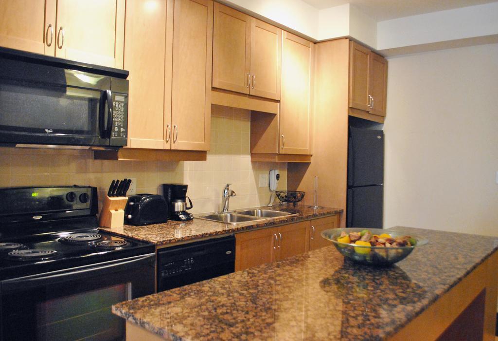 Livingsuites Toronto - 20 Blue Jays Way エクステリア 写真